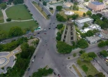 Devenu un champ de bataille, Champ-de-Mars perd son attrait et ses occupants