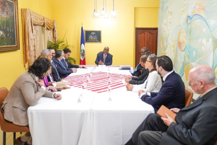 Le Premier ministre Garry Conille rencontre les ambassadeurs