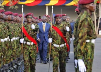 Le Kenya à l’attaque, William Ruto passe le Drapeau aux 400 officiers qui arrivent en Haïti