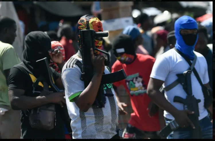 À Ganthier, le gang « 400 Mawozo » prend le contrôle des douanes, la police prend la fuite