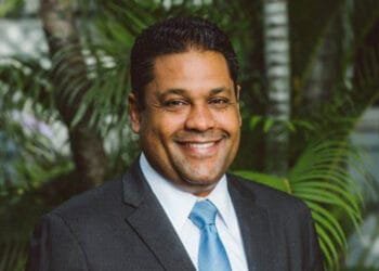 Le voyage de Laurent Saint-Cyr à Londres : une mise en scène destinée à la consommation interne