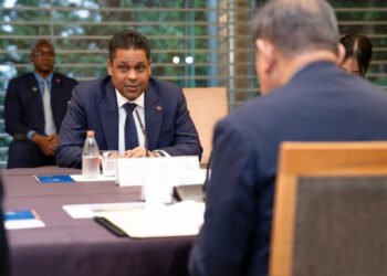 L’ouragan Mélissa frappe Haïti en plein cœur, Laurent St-Cyr projette visite somptueuse au Qatar