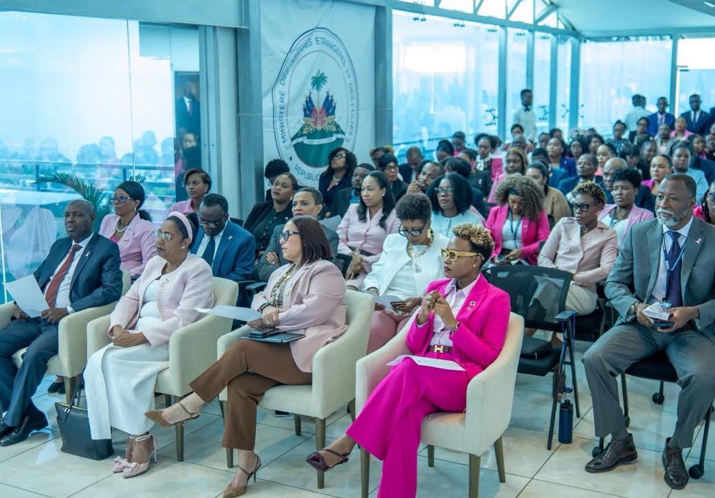 Activité de sensibilisation au cancer du sein organisée à la Chancellerie haïtienne dans le cadre d’Octobre Rose